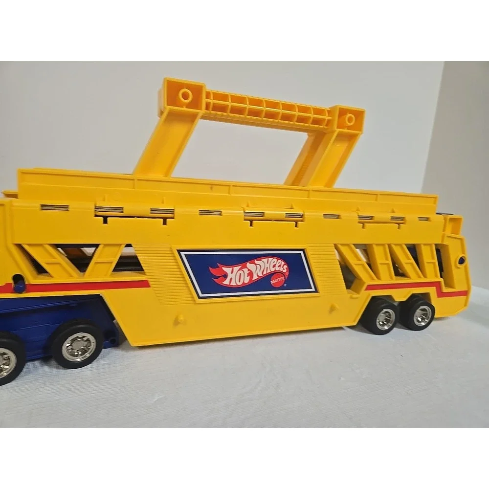Vintage 1986 Hot Wheels Semi Truck Trailer Transporter Car Hauler Carrying Case